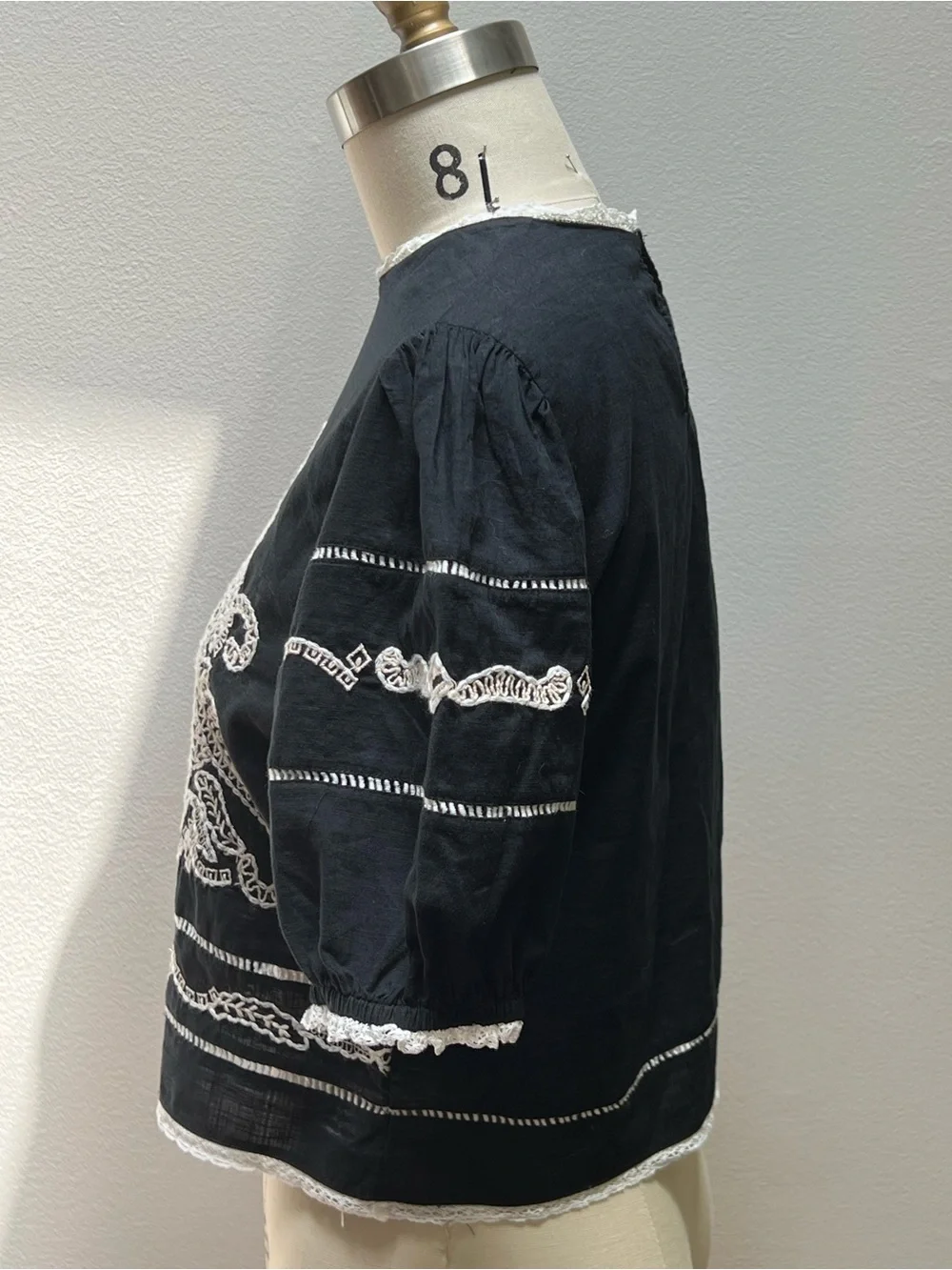 NEW - NEVER WORN Zara Black Top White Embroidered Size M, Slightly Cropped.